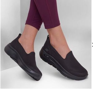 Skechers Go Walk Arch Fit - Grateful black women’s slip-on shoe